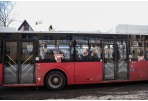  Panevėžio gatvėse – šventiškai papuošti autobusai