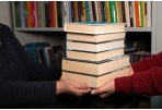 Bitės biblioteka antrąsyk dovanos knygas
