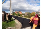 Išasfaltuota pirmoji iš 33 žvyruotų gatvių 