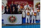 Šotokan karatė sportininkai džiaugiasi rezultatais