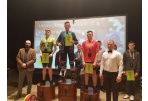 Jaunieji sunkiosios atletikos sportininkai džiaugiasi rezultatais