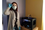 Biblioteka telkiasi į pagalbą medikams – 3D spausdintuvu gamina apsaugas